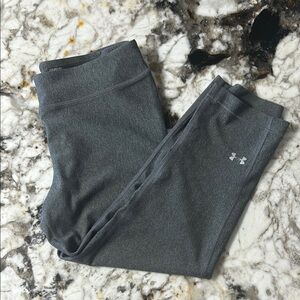 Under Armour Women’s Charcoal Gray Capri Leggings size medium